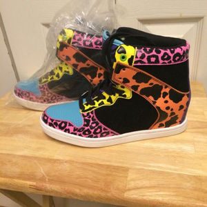 Jeremy Scott-inspired Leopard Print fashion sneakers, size 9